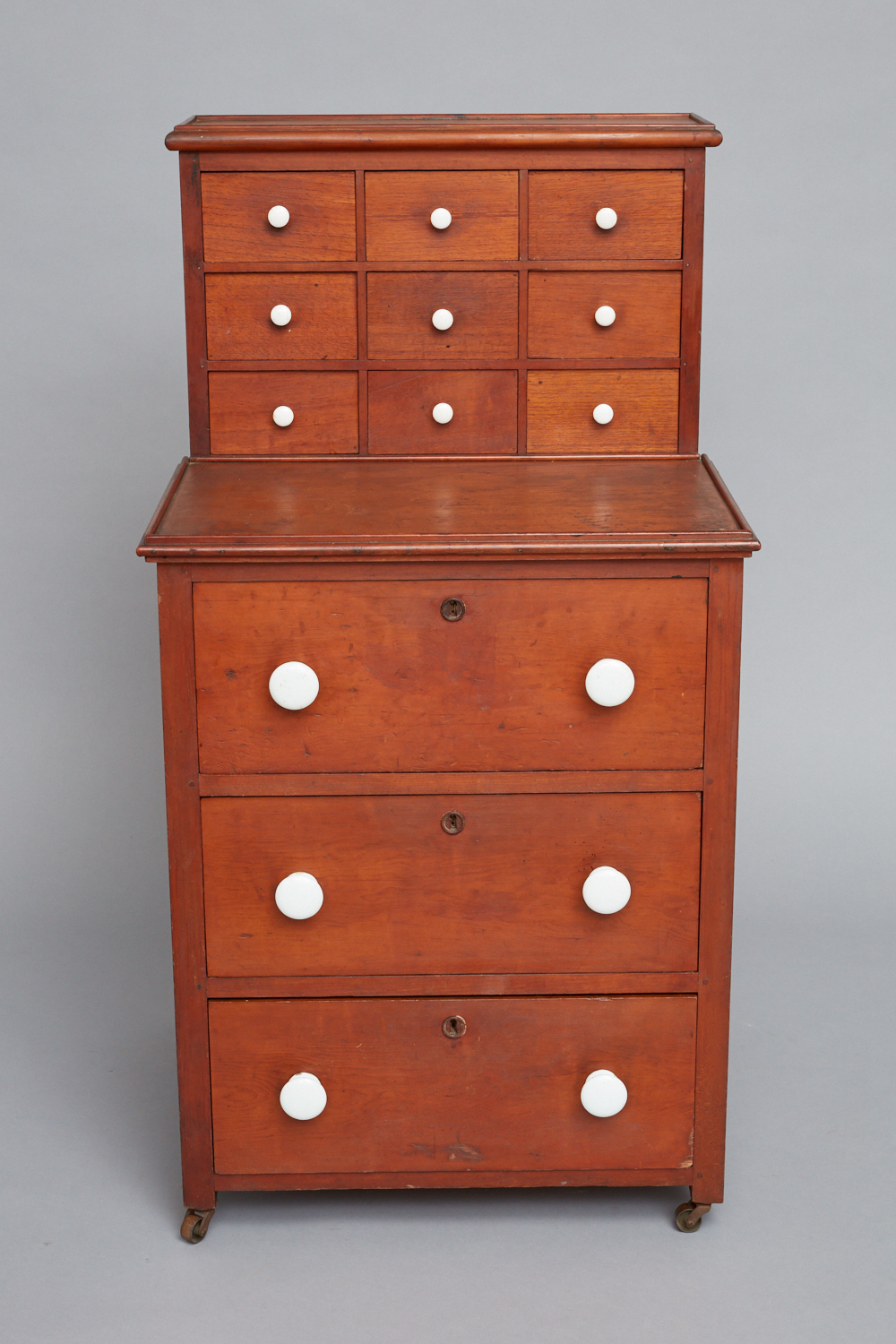 An early 19th century chest of drawers.